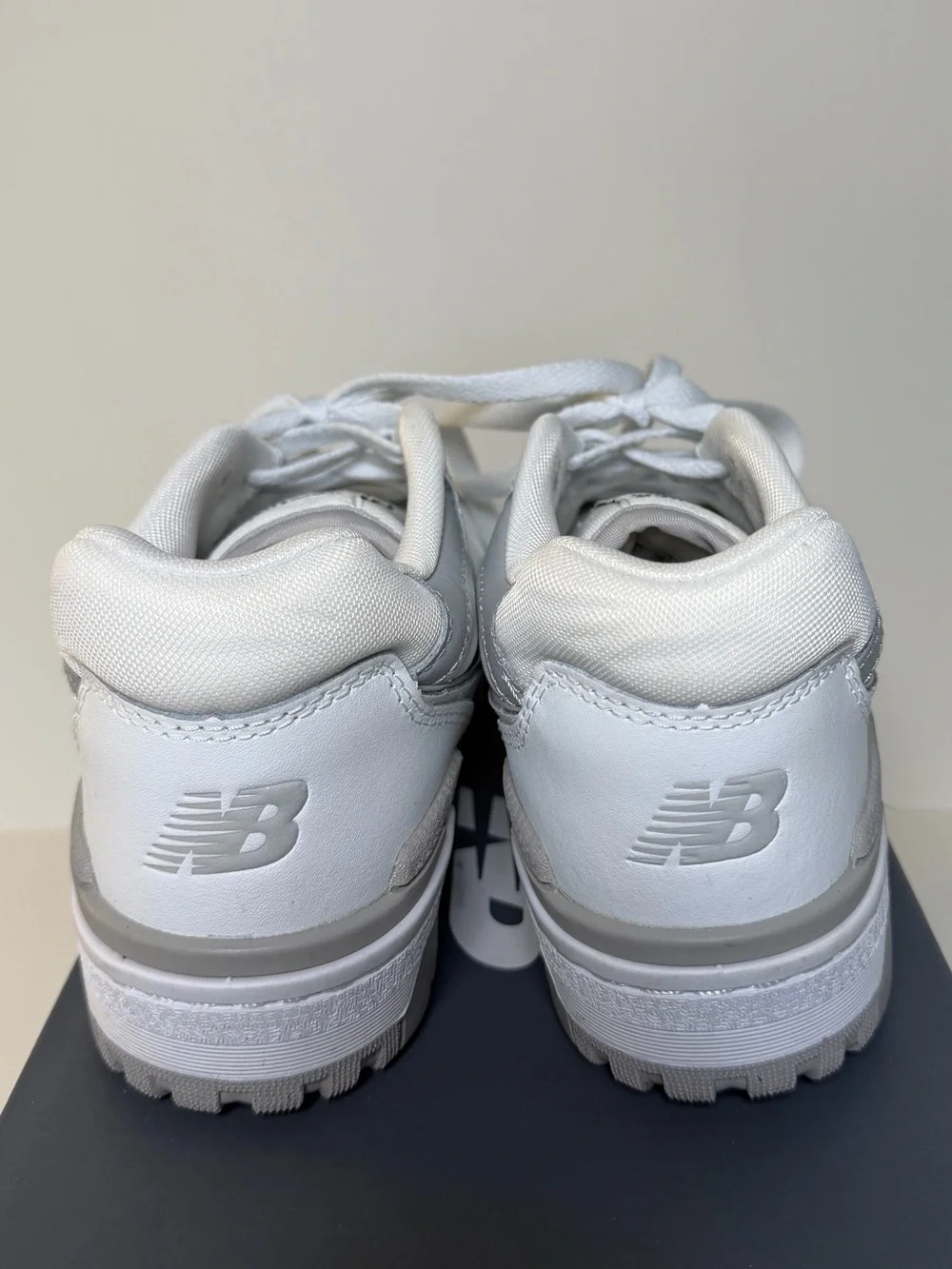 New Balance 550 Women’s 6 White Grey BBW550BB Basketball Sneaker Athletic Shoes